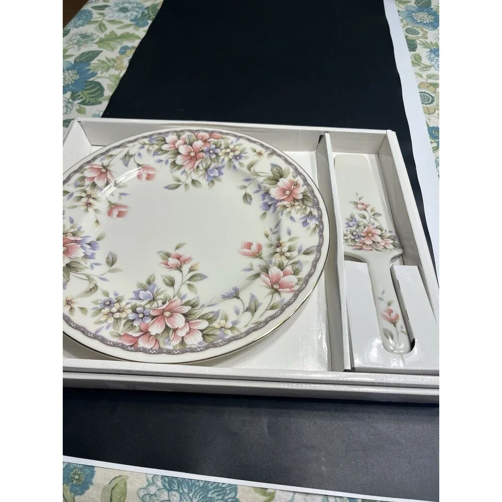 Andrea by Sadek Floral 11” Cake Dessert Plate With Server Spatula